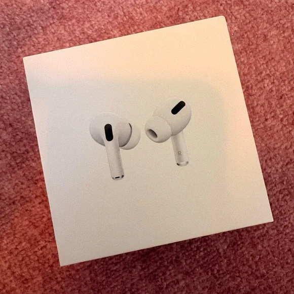 Apple AirPods Pro with MagSafe Charging Case - Picture 7 of 8